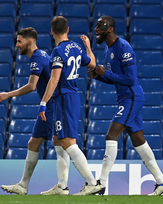 记者：弗拉霍维奇遭佛罗伦萨球迷种族歧视侮辱，导致比赛中断