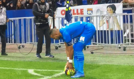 那不勒斯外线射门精准制胜