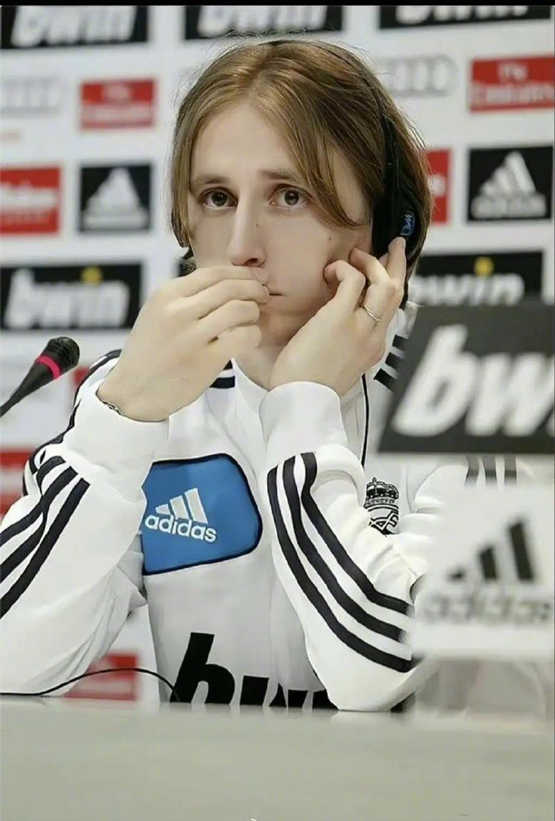 足球巴西名宿点评国足：需要更多年轻力量