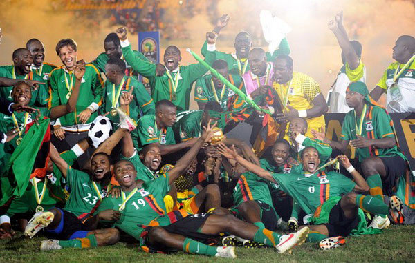 曼联本赛季在劫富济贫中表现突出，对阵强队全胜，但中下游球队难求一胜，有望争夺欧冠资格。