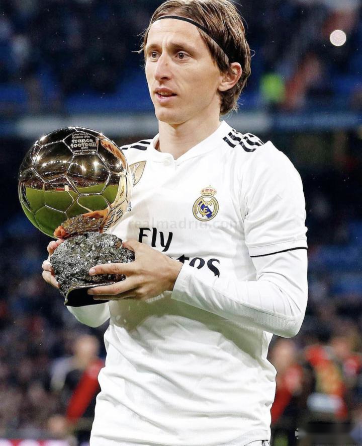 英媒：利物浦高层力挺斯洛特，称萨拉赫应有职业素养