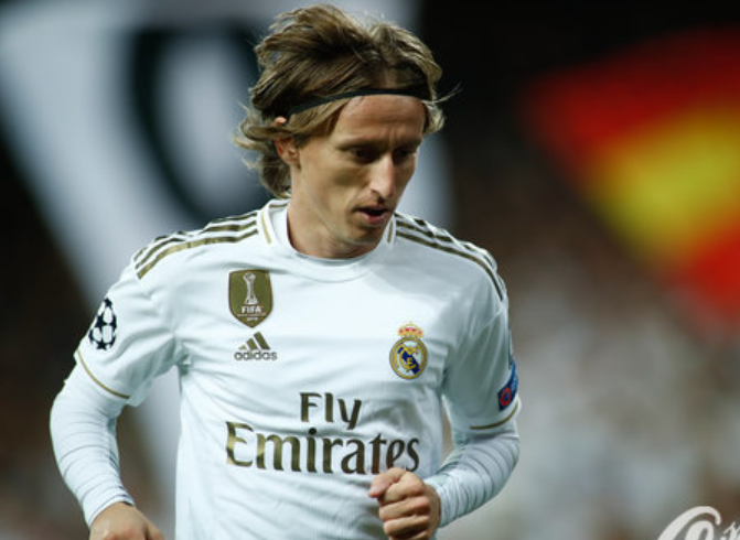 C罗在媒体评选的明年世界杯百大中高居第25！梅西仅第八！