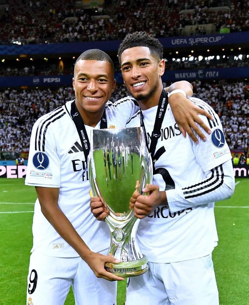 内马尔闪击打破3个多月进球荒，进球后兴奋尬舞庆祝（内马尔闪电破门终结三个多月的进球荒，随后兴奋热舞庆祝）