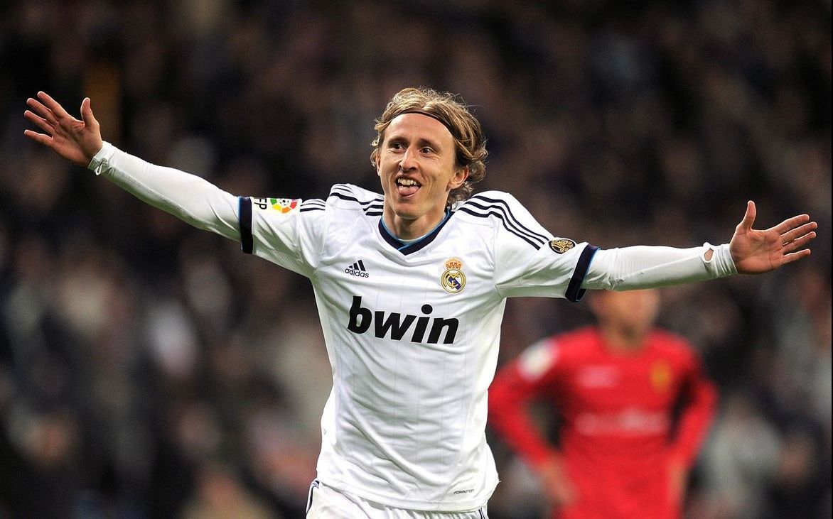 中场核心精准长传，多次制造射门机会